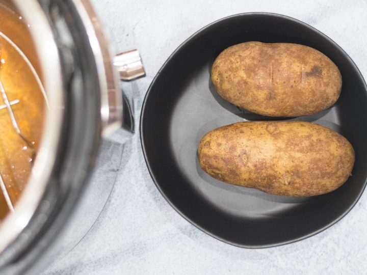 https://whatsinthepot.com/wp-content/uploads/2020/03/instant-pot-baked-potato-14-of-19-720x540.jpg