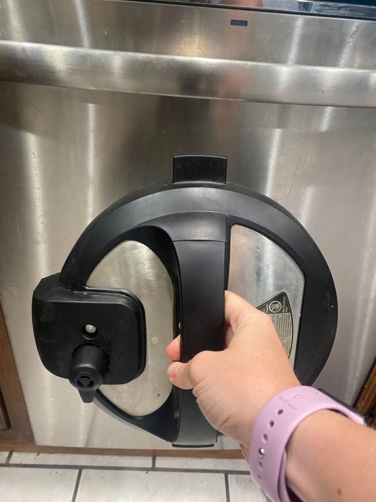 Am i missing a part on my lid? : r/instantpot