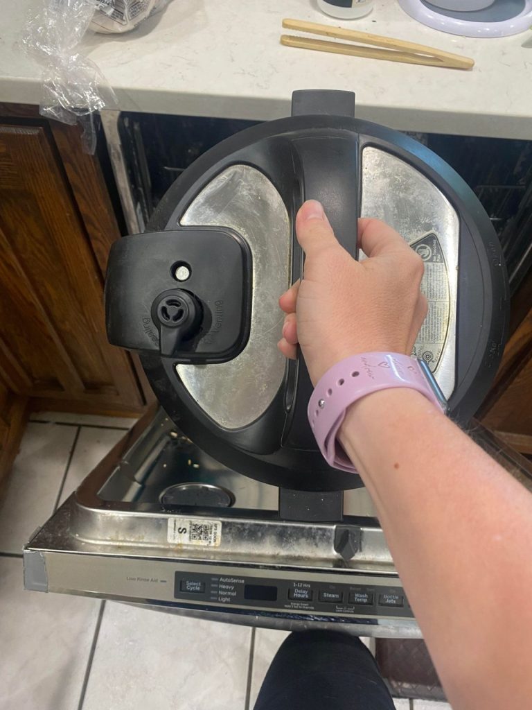 Can you put your instant online pot lid in the dishwasher